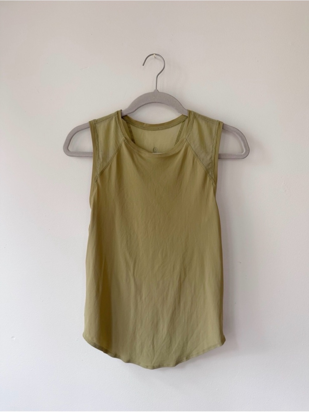 Lululemon Mesh Airy Breakaway Tank in Hazel Green, Women size 4/6